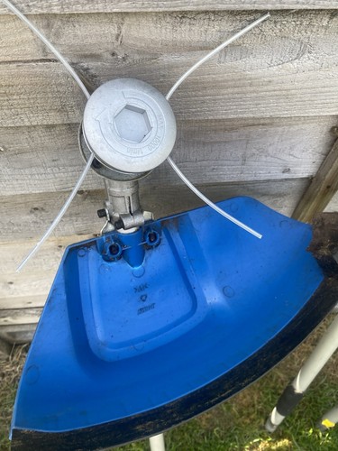 Petrol pole hedge - hedge, trimmer